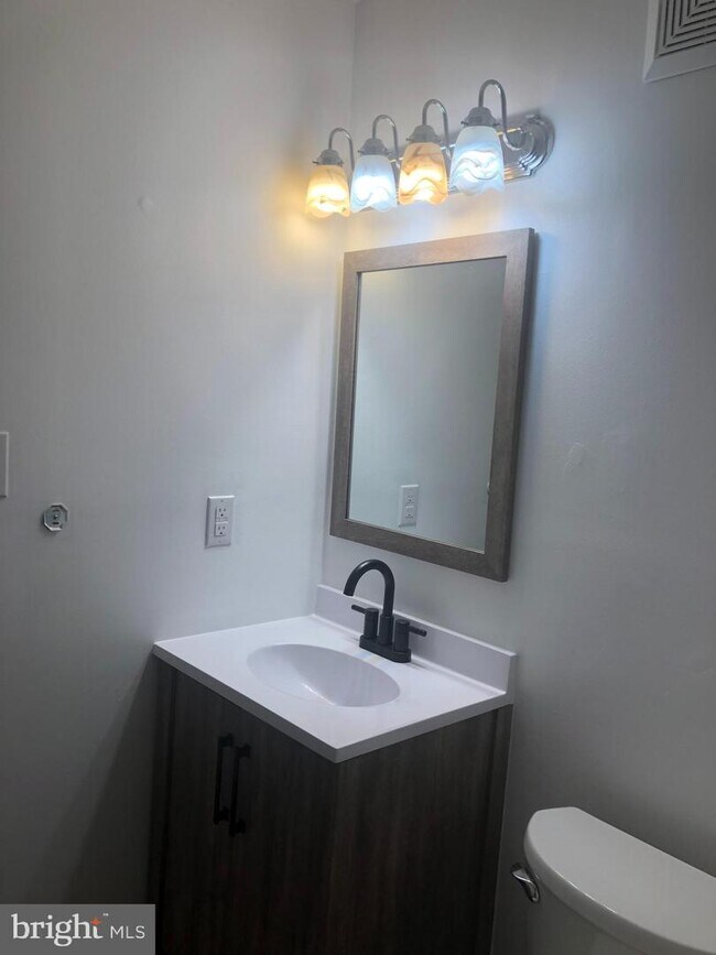 Building Photo - 114-7 Timberlake Terrace