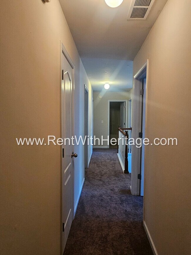 Building Photo - WOW!!...GORGEOUS!!..UPGRADES /AMAZING MASTER/ FENCED YD/ SWIM-TENNIS