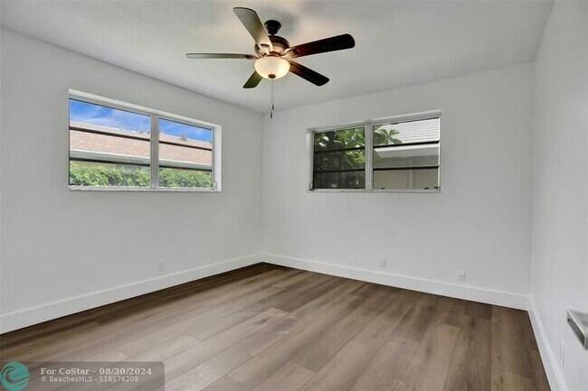 Building Photo - 161 SW 75th Ave