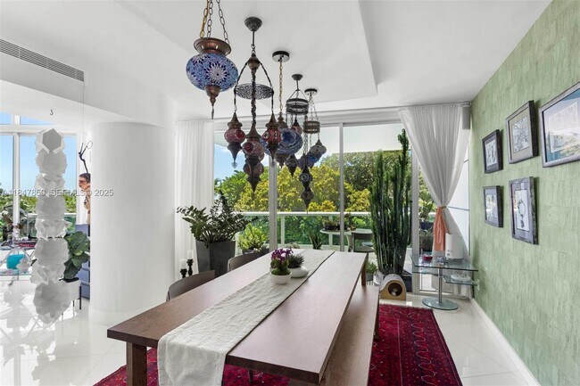 Building Photo - 2127 Brickell Ave