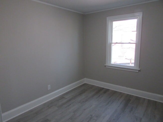 Building Photo - Renovated Three Bedroom/One Bath Duplex