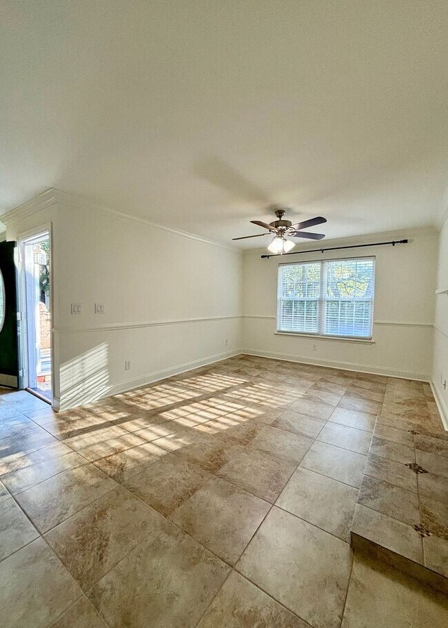 Building Photo - Available 1/10. Beautiful 3BR/3 BA Townhome Available in the Heart of Mt Pleasant!