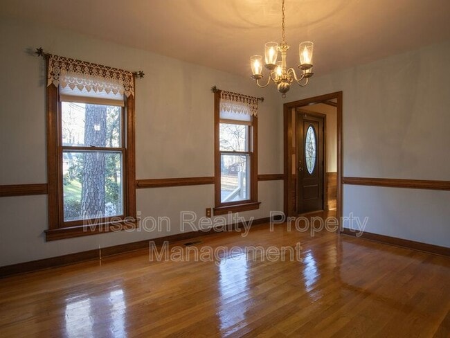 Building Photo - 4266 Roundhill Dr