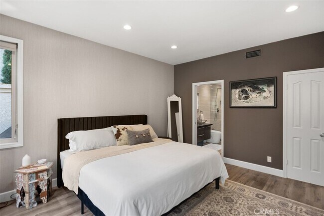 Building Photo - 12 Dauphin