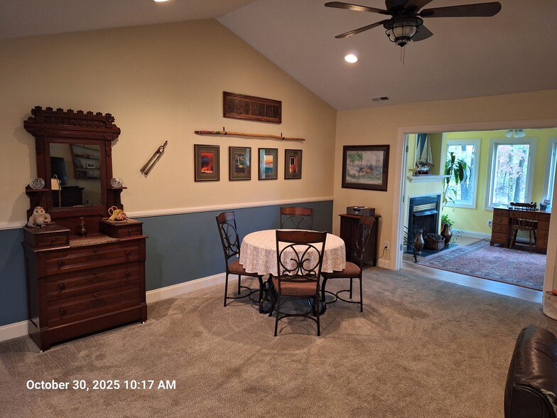 Building Photo - 6313 Cardinal Dr