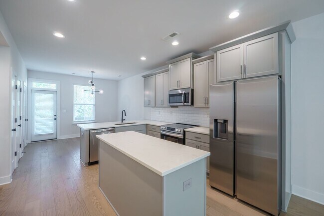 Building Photo - 608 Old Dominion Dr