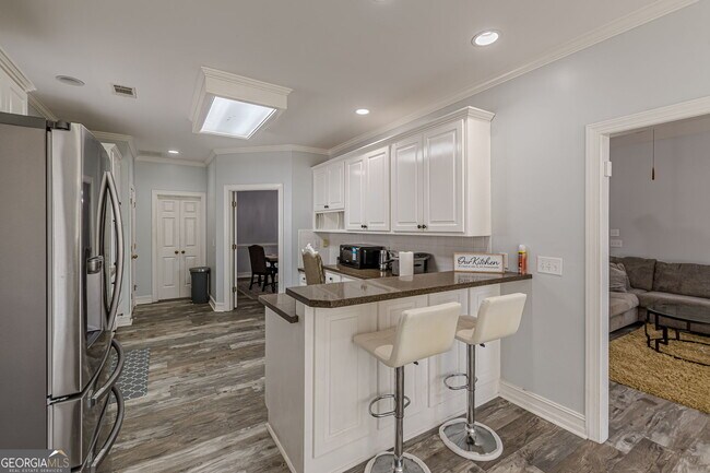 Building Photo - 203 Prestwick Way N