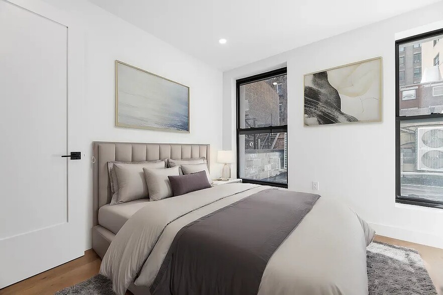 Building Photo - 20 E 13th St