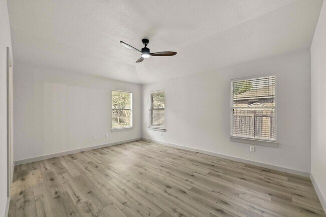 Building Photo - 919 Flanagan Dr