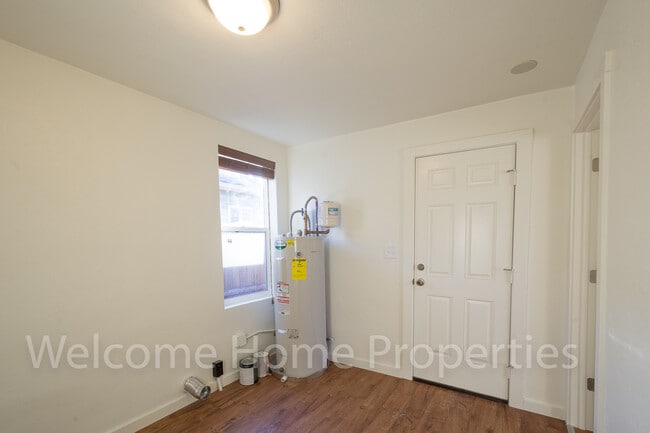 Building Photo - 808 W Alder St