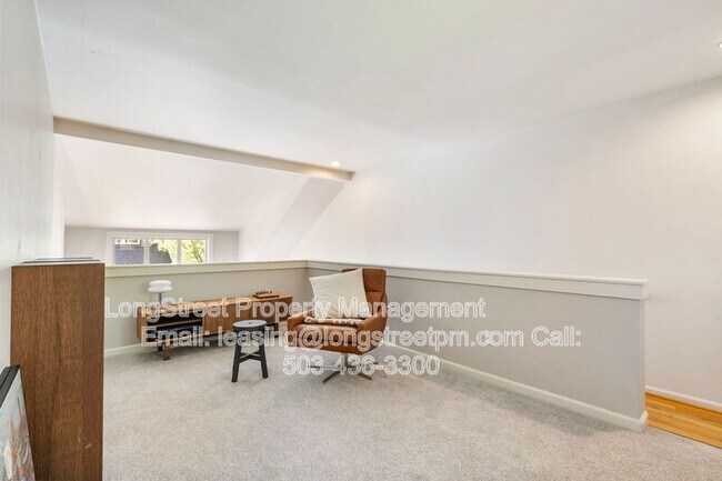 Building Photo - 10247 NW Village Heights Dr