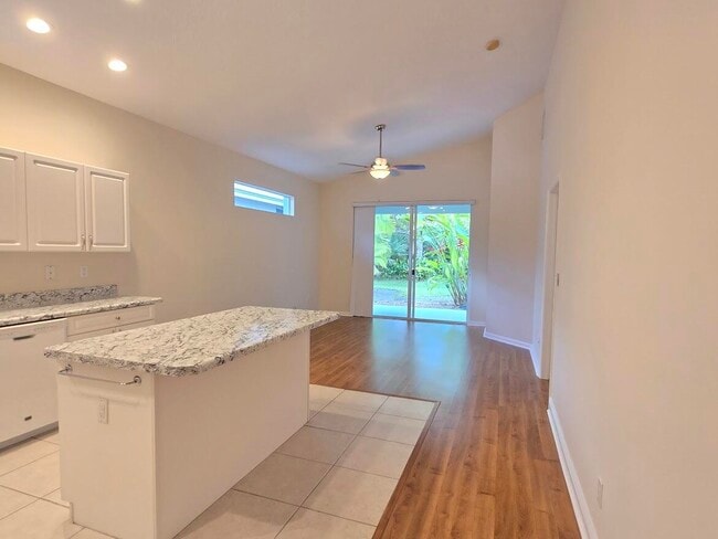 Building Photo - 1463 SE Tidewater Pl