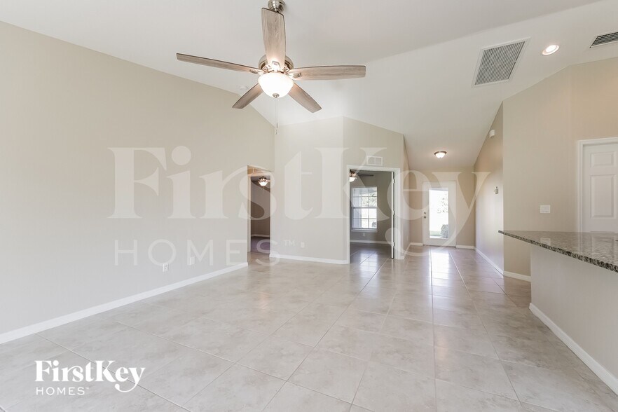 Building Photo - 2828 NW 27th Pl