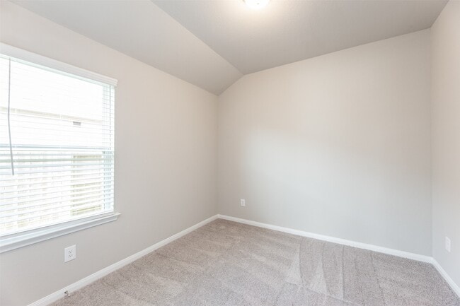 Building Photo - 2031 Stella Pne Dr