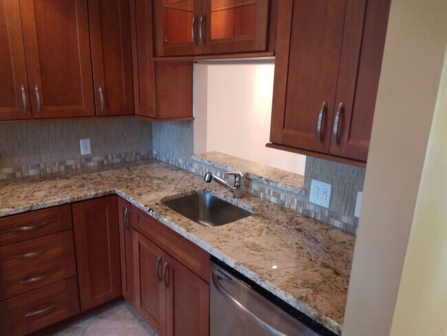 Building Photo - Harbor Front, 2 Bedroom, 2 Bath, Corner Unit at Mariners Pointe in Little River! Available Now!