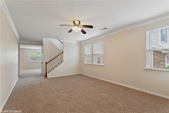 Building Photo - 379 Roseglen Dr NW