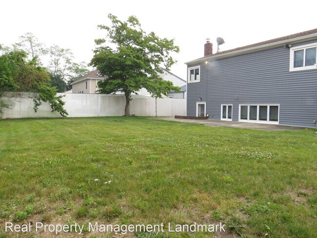 Building Photo - 3 br, 2 bath House - 18 Larkin Street