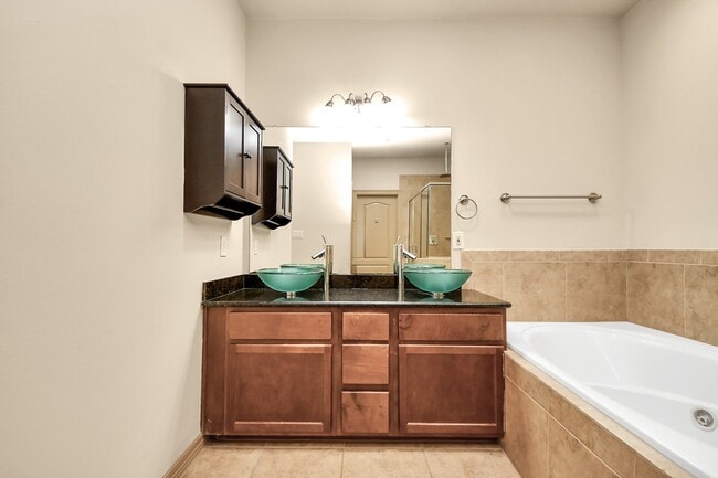 Building Photo - 5711 Kiam St