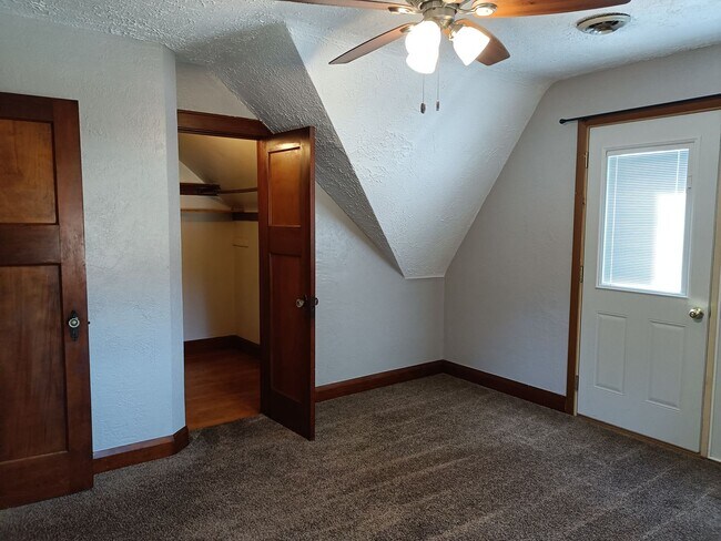 Building Photo - 9214 S Chicago Rd