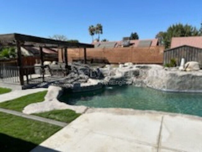 Building Photo - 8912 Carvalho Ct