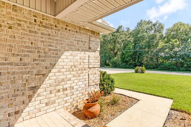 Building Photo - AVAILABLE NOW – $3,000/MONTH – ALL UTILITIES + LAWN SERVICE + POOL SERVICE INCLUDED!
