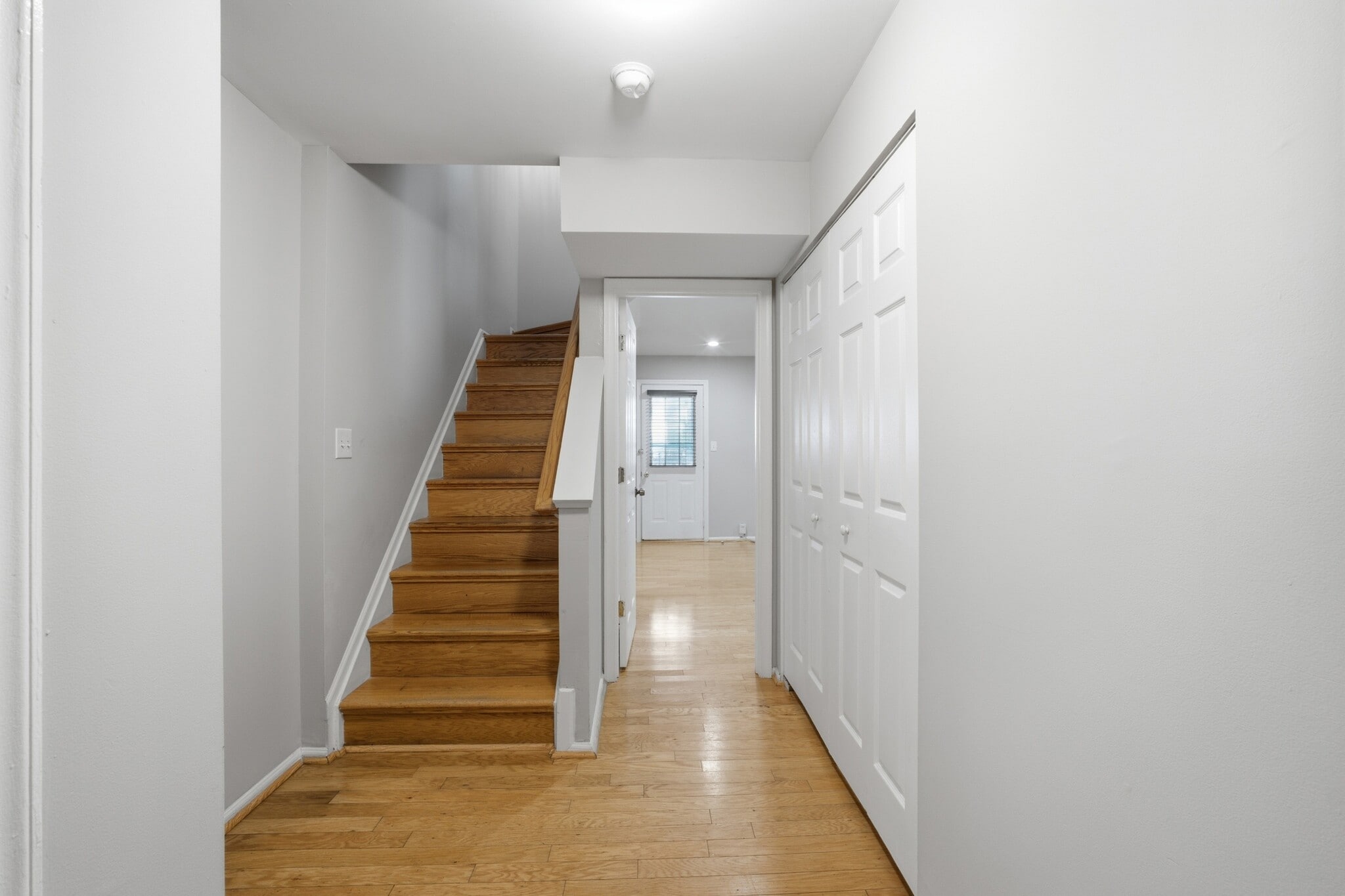 entrance/foyer - 6228 William Edgar Dr