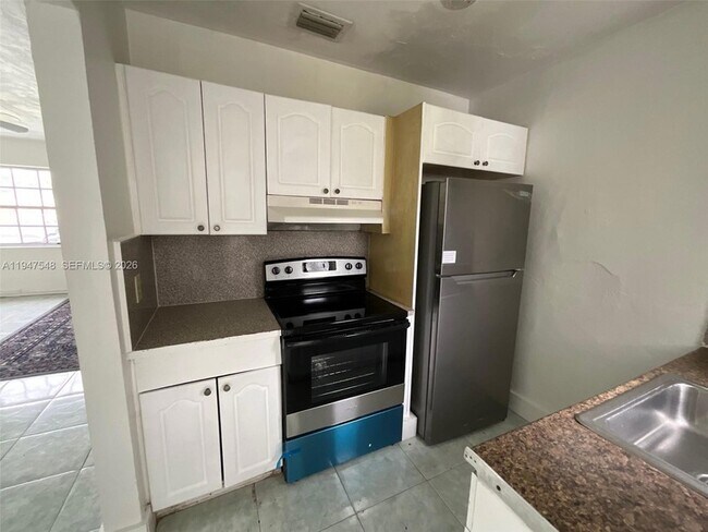 Building Photo - 1240 NE 143rd St