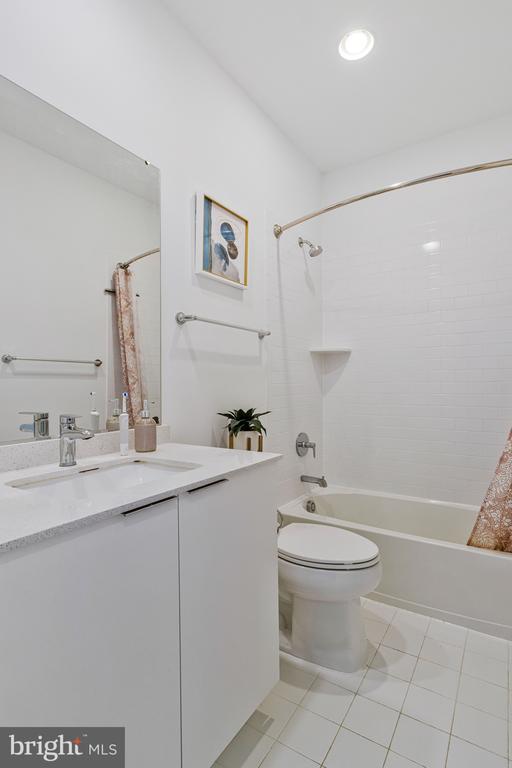 Building Photo - 40 Mural Walk NE