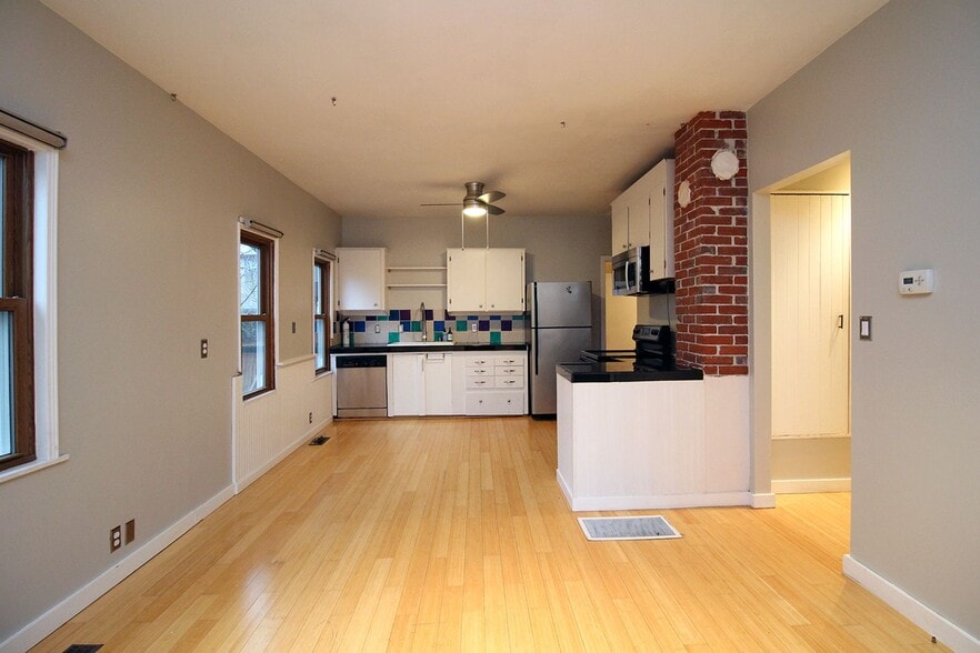 Building Photo - 4823 NE 13th Ave