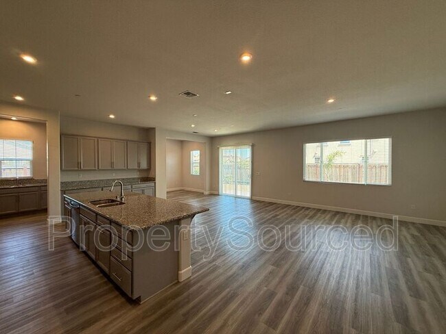 Building Photo - 614 Madrone St