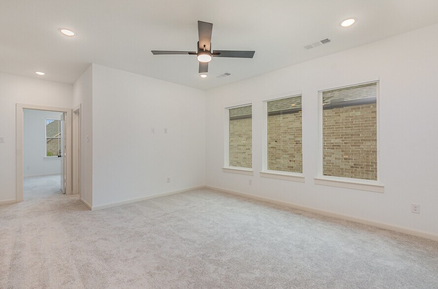 Building Photo - 9558 Hedge St