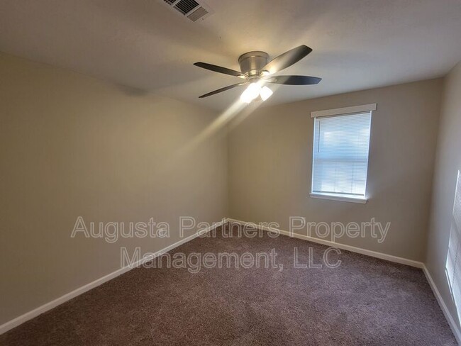 Building Photo - 155 Stoneybrooks Pl