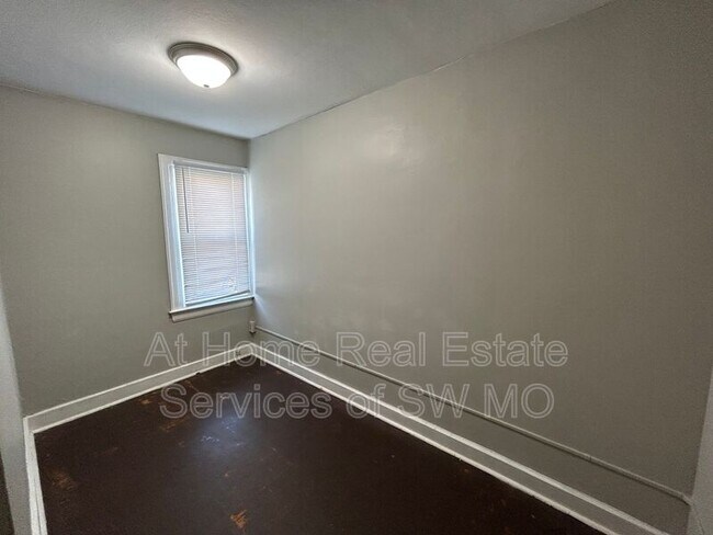 Building Photo - 217 W Grand St