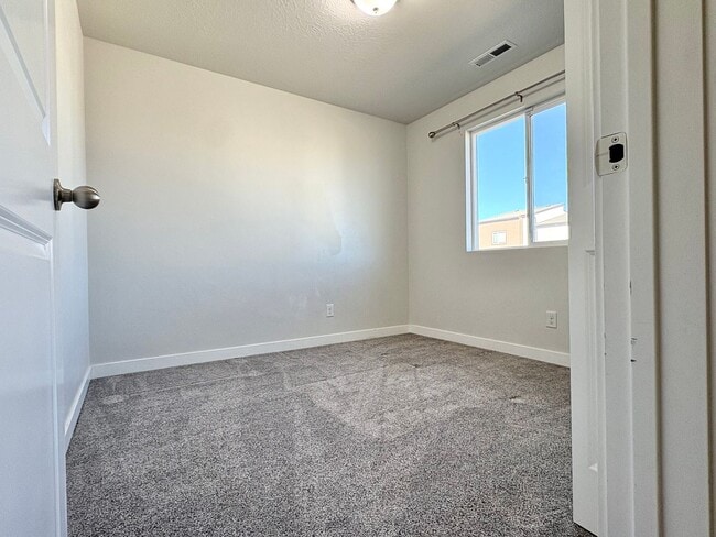 Building Photo - Clean, Cozy & Convenient — West Jordan 2-Bedroom Home