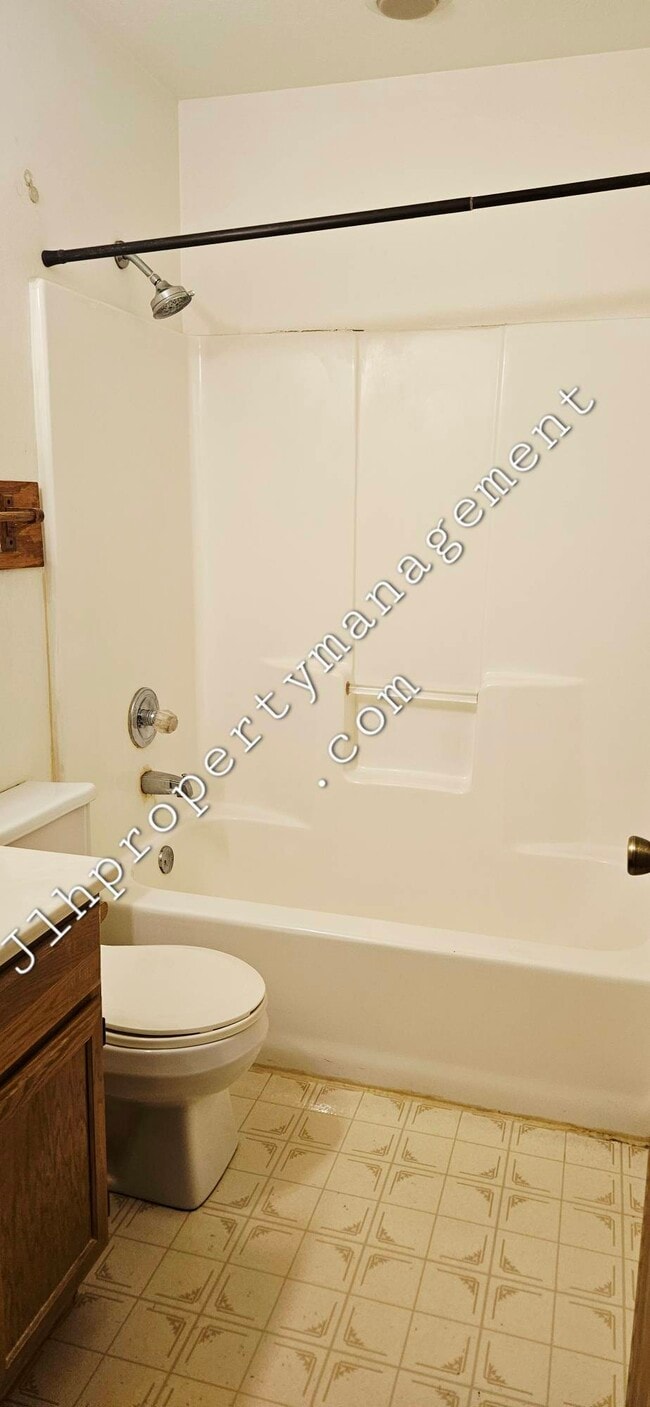 Building Photo - 3119 W Loras Dr