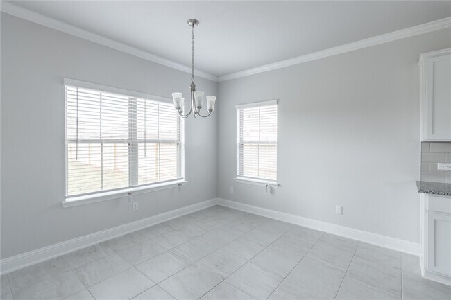 Building Photo - 401 Sunray Lake Ln