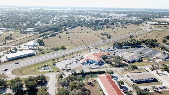 Building Photo - 403 28th St W