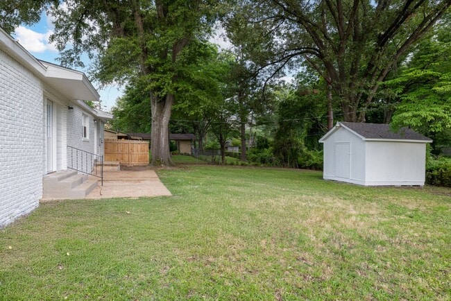 Building Photo - Recently renovated home in Whitehaven