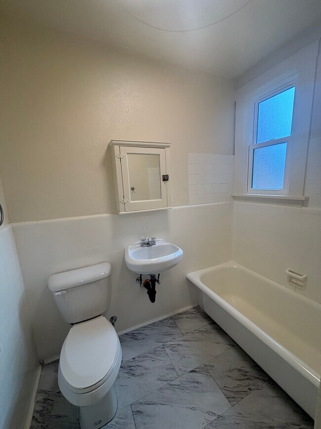 Building Photo - 1329 E 11th Ave