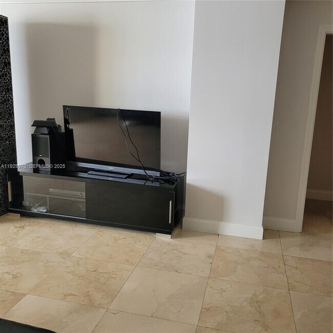 Building Photo - 1865 S Ocean Dr