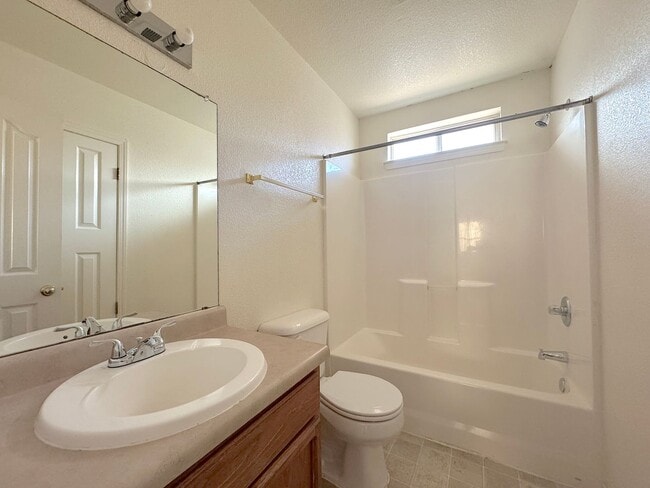 Building Photo - Northeast El Paso 3 Bed Refrig A/C