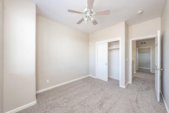 Building Photo - Beautifully Updated North Clovis 3/3