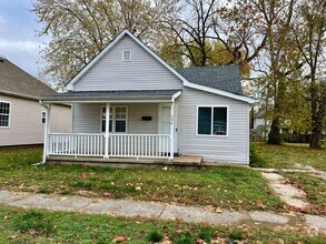 Building Photo - Three Bedroom House in East Alton