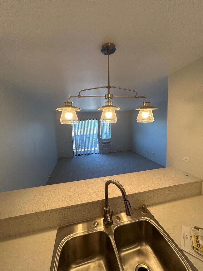 Building Photo - Spacious 1 bedroom Condo with Beautiful Views! Water, sewer, and trash included! Move In Ready!