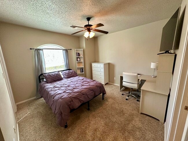 Building Photo - 2108 Main St