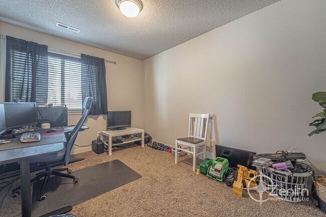 Building Photo - 5921 NE 48th St