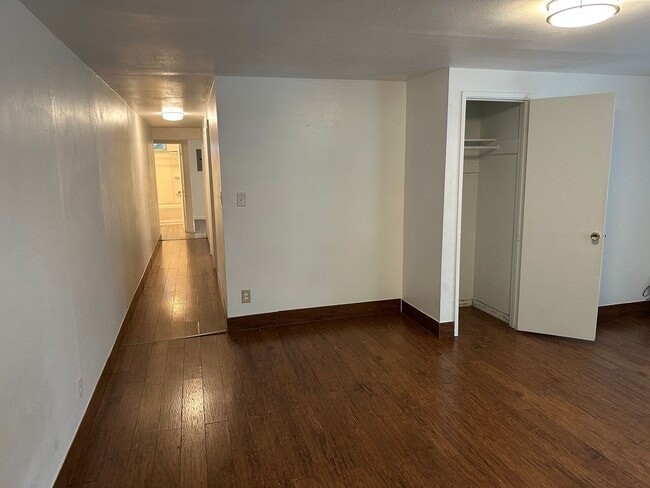 Building Photo - 704 19th Ave