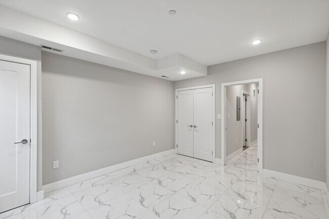 Building Photo - 1845 E Huntingdon St