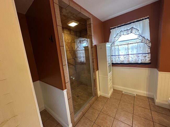 Building Photo - 940 Lindbergh Ave