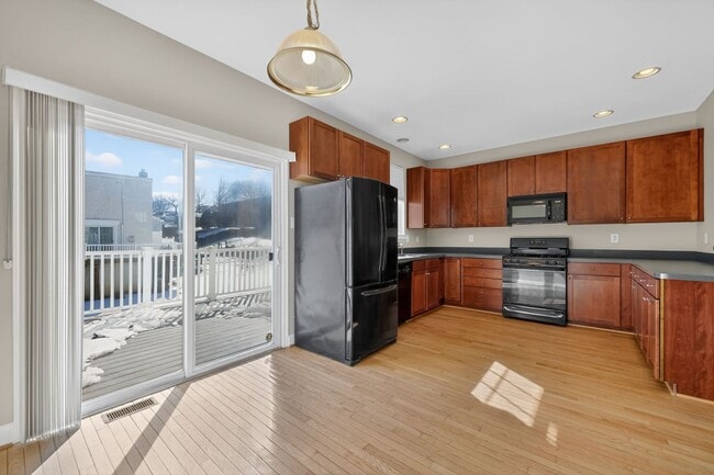 Building Photo - Gorgeous Recently Renovated 3 BR, 2.5 Bath Conshohocken Townhome!